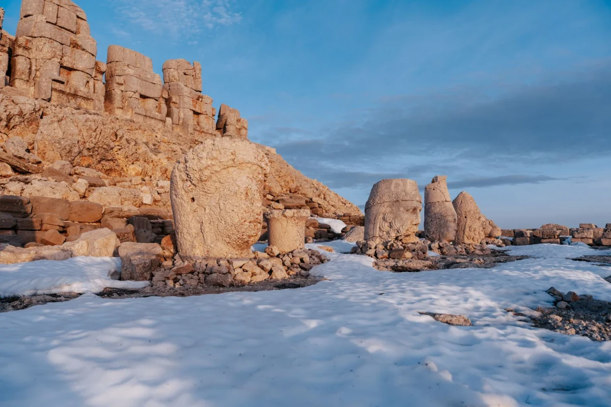 2026 Nemrut Dağı turları fiyat karşılaştırması ve ipuçları 2026 Nemrut Dağı turları fiyat karşılaştırması ve inemrut dağı'nda gün doğumu nerede izlenir