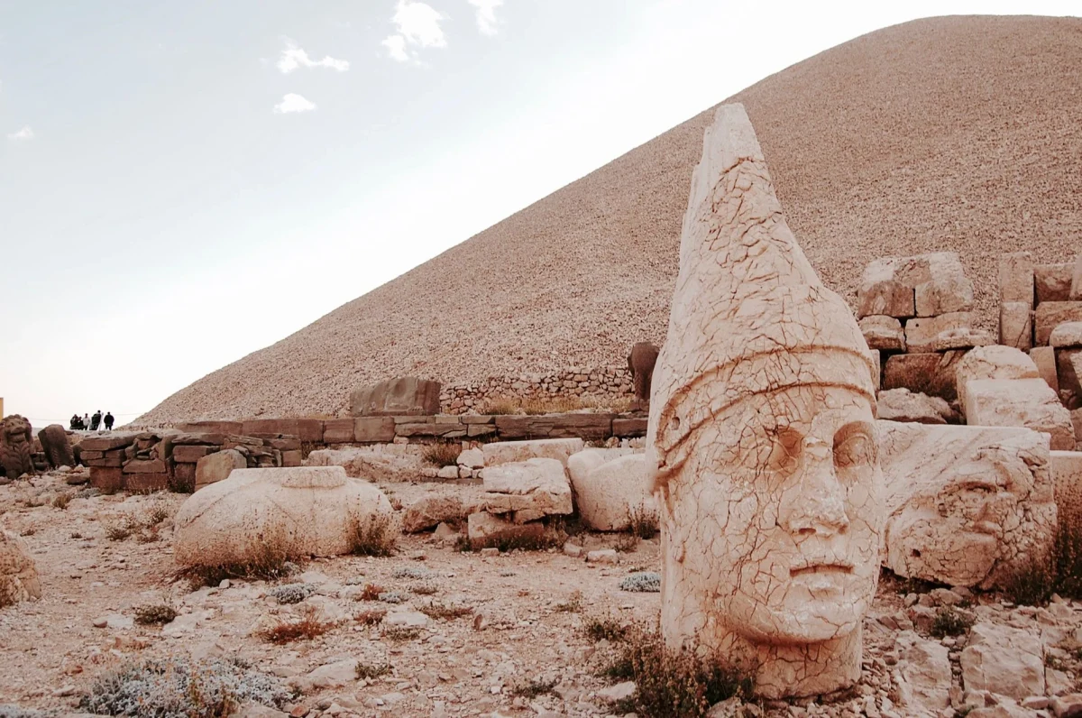 nemrut dağı'nda gün doğumu nerede izlenir nemrut dağı'nda gün doğumu nerede izlenir
