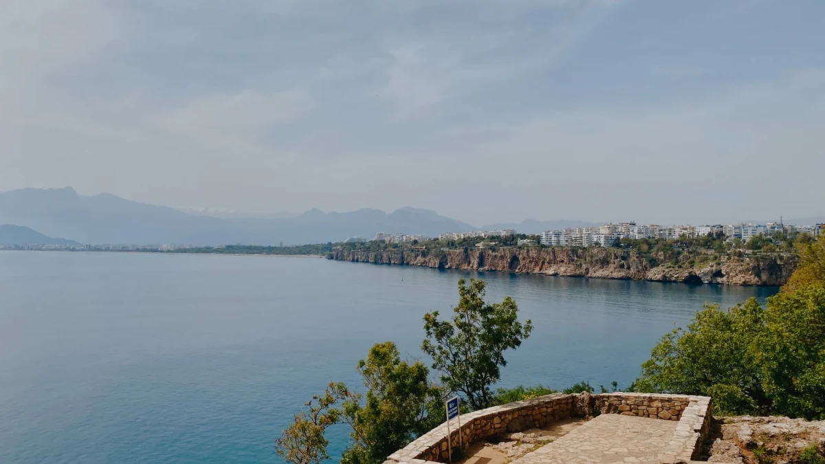 Antalya Gezisi İçin Alternatif Tur Seçeneklerinde Sürdürülebilirlik ve Yerel Destek Antalya Gezisi İçin Alternatif Tur Seçeneklerinde Sürdürülebilirlik ve Yerel Destek
