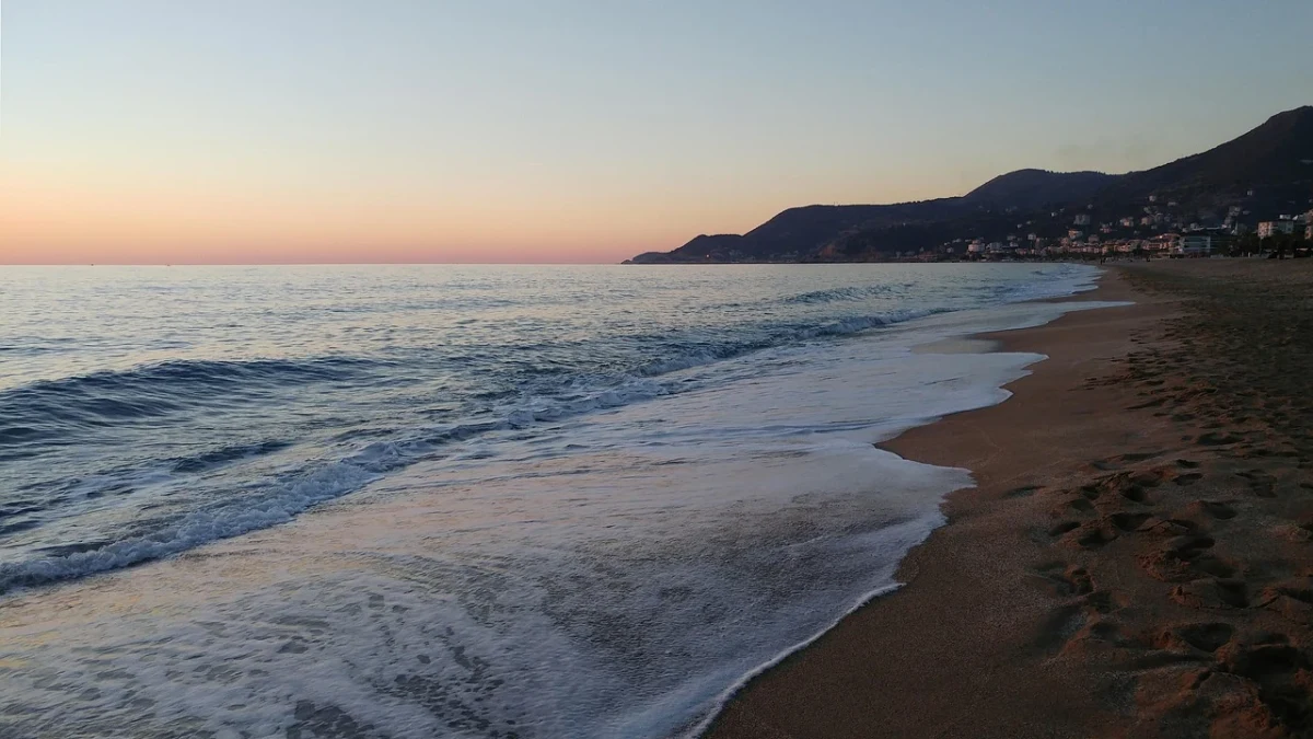 Antalya Plajları Fiyat Karşılaştırması ve Uygun Seçenekleri Bulmanın Yolları Antalya Plajları Fiyat Karşılaştırması ve Uygun Seçenekleri Bulmanın Yolları