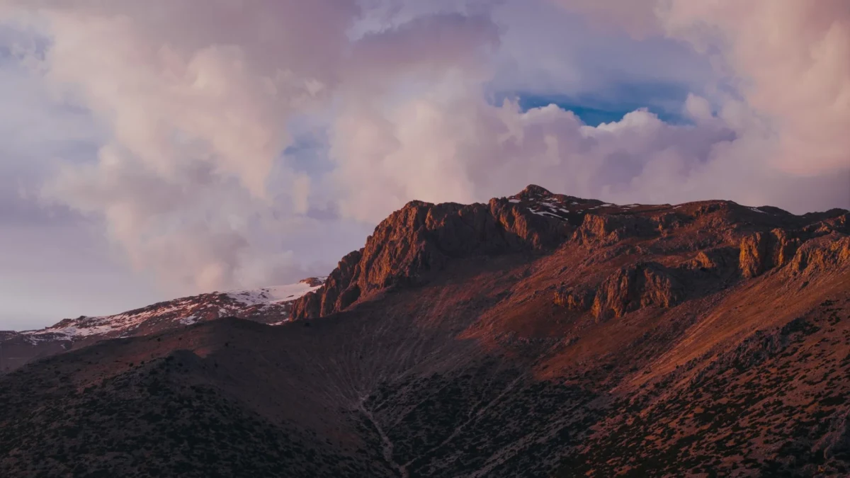 Antalya’nın Doğal Güzelliklerinde Fotoğraf ve Yürüyüş İçin Sakin Saatler Antalya’nın Doğal Güzelliklerinde Fotoğraf ve Yürüyüş İçin Sakin Saatler