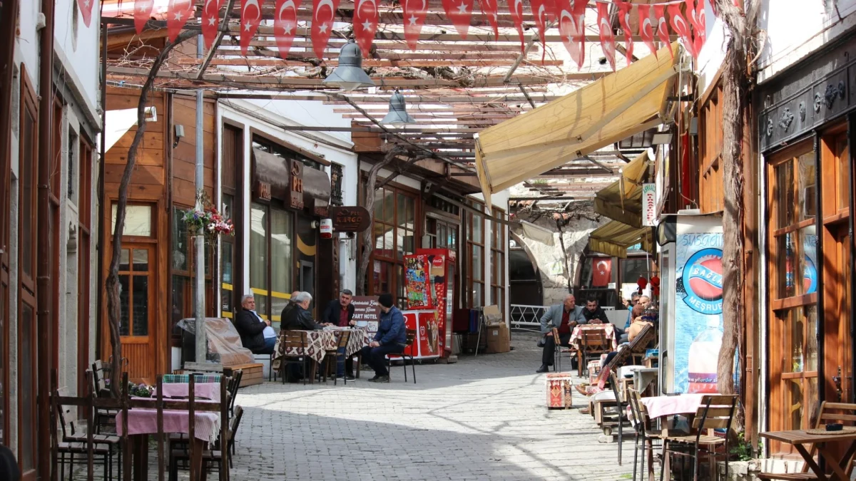 Çarşıda Zamanı Doğru Kullanmak: Kalabalıktan Kaçınmanın ve Sakin Anların İpuçları Çarşıda Zamanı Doğru Kullanmak: Kalabalıktan Kaçınmanın ve Sakin Anların İpuçları