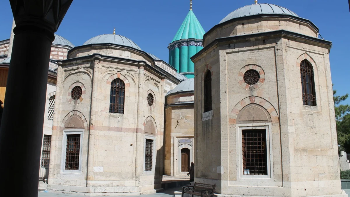 Mevlana Müzesi'nde Gözden Kaçan Ayrıntılar: Sessiz Hikâyeler ve Sırlı Köşeler Mevlana Müzesi'nde Gözden Kaçan Ayrıntılar: Sessiz Hikâyeler ve Sırlı Köşeler