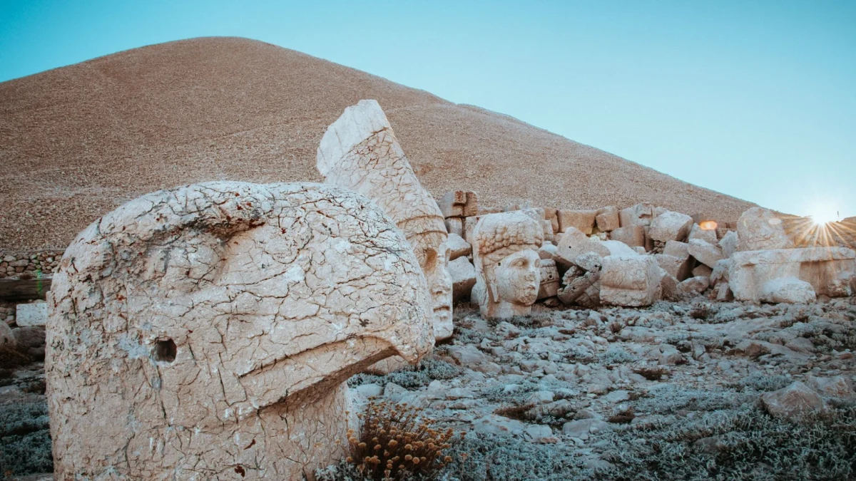 Nemrut Dağı Doğal Güzellikleri Fotoğraflarıyla Seyahat Planı Nasıl Şekillenir? Nemrut Dağı Doğal Güzellikleri Fotoğraflarıyla Seyahat Planı Nasıl Şekillenir?