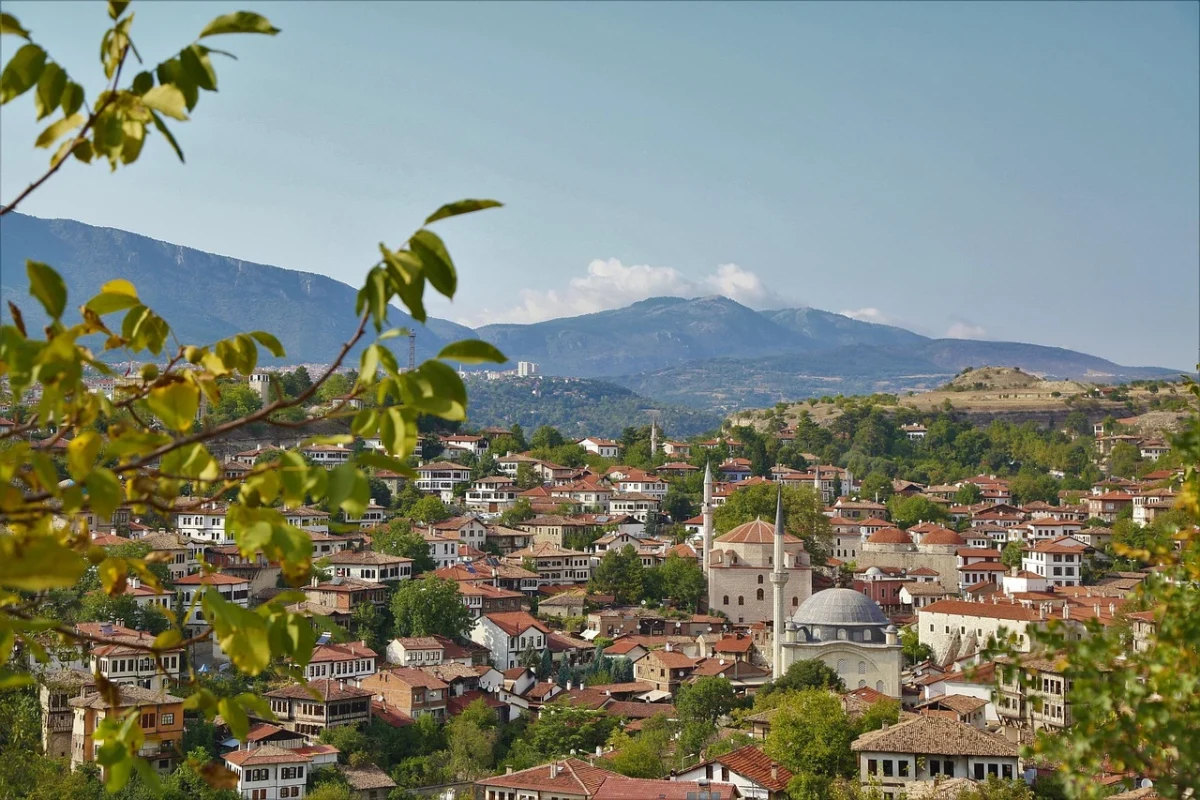 Safranbolu gezilecek yerler arasında doğanın ve tarihin buluştuğu noktalar Safranbolu gezilecek yerler arasında doğanın ve tarihin buluştuğu noktalar