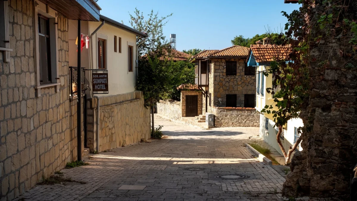 Tarihin Sessiz Tanıkları: Antalya'nın Az Bilinen Taş Evleri ve Zanaatkarları Tarihin Sessiz Tanıkları: Antalya'nın Az Bilinen Taş Evleri ve Zanaatkarları