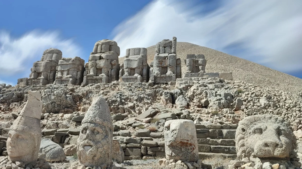 Yerel Misafirperverliği Deneyimlemek: Nemrut Dağı’nda Unutulmaz Bir Konaklama İçin İpuçları Yerel Misafirperverliği Deneyimlemek: Nemrut Dağı’nda Unutulmaz Bir Konaklama İçin İpuçları